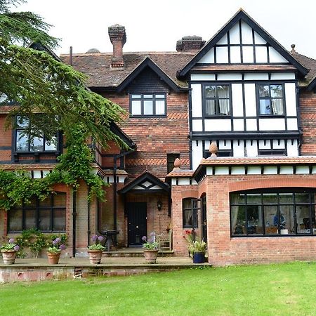مبيت وإفطار غودالمينغ Hambledon House المظهر الخارجي الصورة