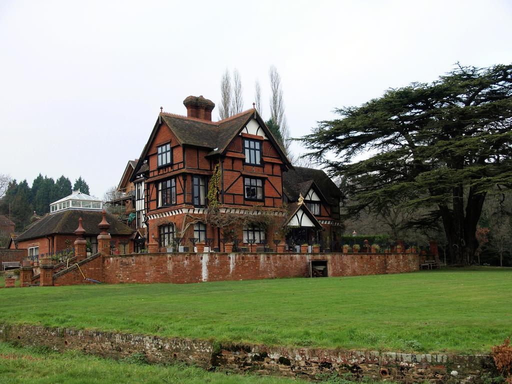 مبيت وإفطار غودالمينغ Hambledon House المظهر الخارجي الصورة