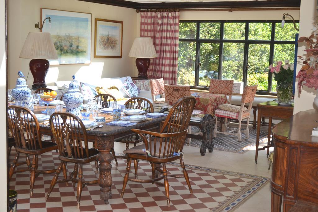 مبيت وإفطار غودالمينغ Hambledon House المظهر الخارجي الصورة