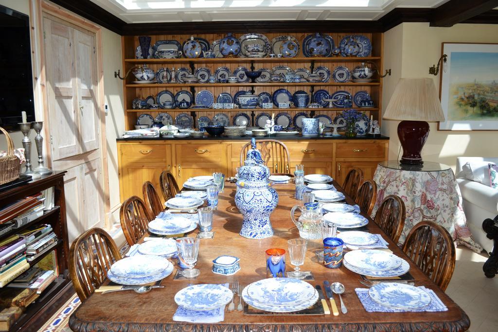 مبيت وإفطار غودالمينغ Hambledon House المظهر الخارجي الصورة
