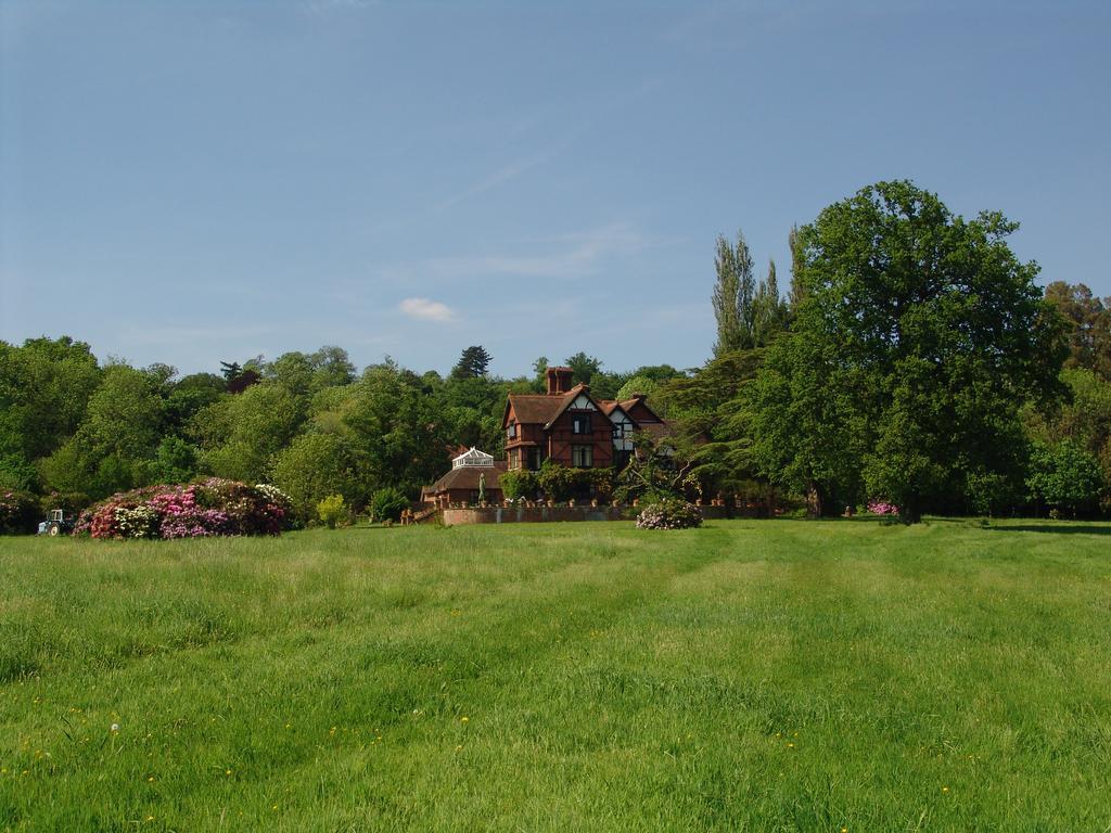 مبيت وإفطار غودالمينغ Hambledon House المظهر الخارجي الصورة